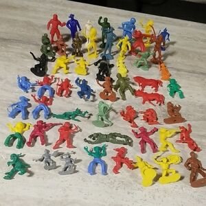 Older Colorful Plastic Toy Soldier Lot